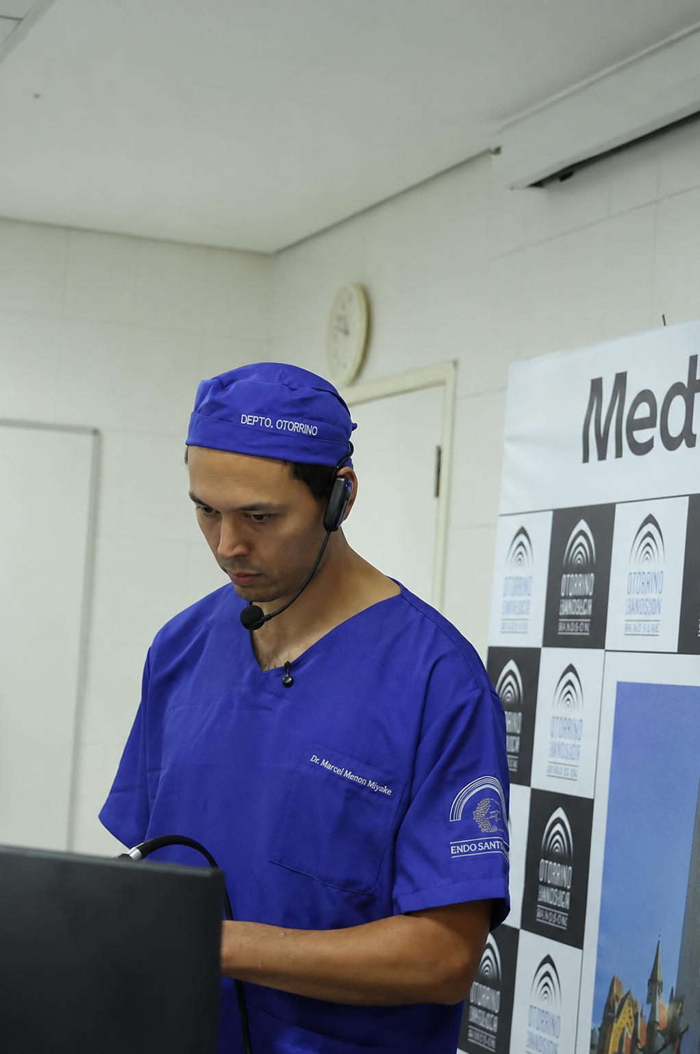 Dr. Marcel — Comandando o curso de anatomia cirúrgica na Santa Casa.